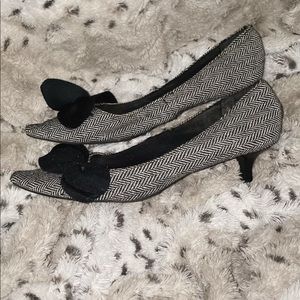 Black short heels with bow